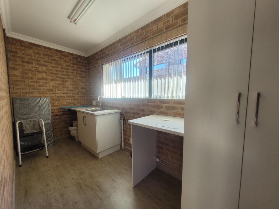 4 Bedroom Property for Sale in Wavecrest Eastern Cape